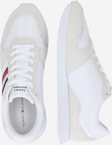 TOMMY HILFIGER Σνίκερ χαμηλό 'Runner Evo Mix Ess' σε λευκό