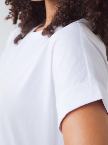 Honest Basics - Camiseta 'Cap Tee' en blanco