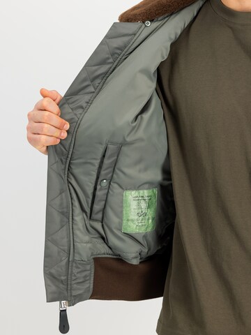 ALPHA INDUSTRIES Jacke 'B-15' in Grün: Vorderseite
