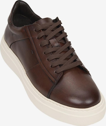 Desa Platform trainers 'Schnürschuhe' in Brown: front