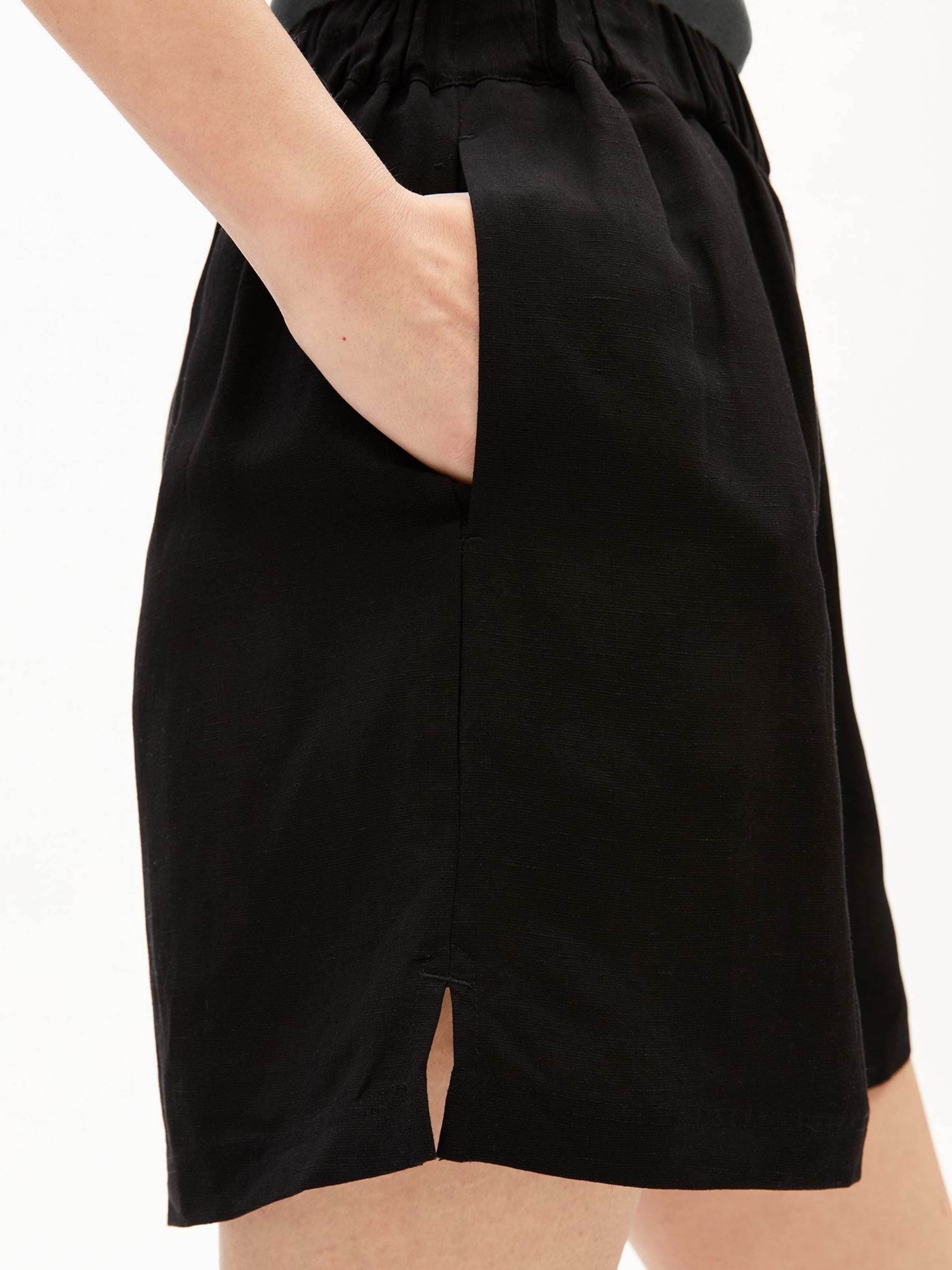 ARMEDANGELS Loose fit Trousers in Black