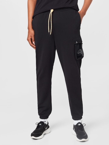 Jordan Tapered Broek in Zwart: voorkant