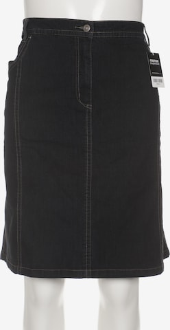 Sara Lindholm Skirt in 7XL in Black: front