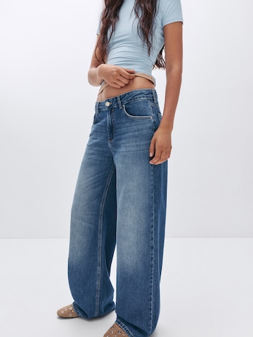 Largi Jeans de la Pull&Bear pe albastru: față