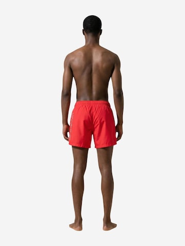 Pantaloncini da bagno '7M002001 AF14497' di EA7 Emporio Armani in rosso