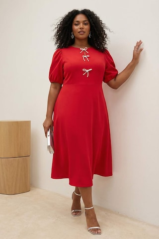 Trendyol Curve Dress in Red: front