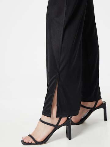 Wide leg Pantaloni de la Gina Tricot pe negru