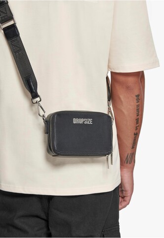 Dropsize Skuldertaske 'Essentials' i sort