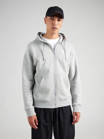 Nike Sportswear - Regular Fit Casaco em moletão 'Club Fleece' em cinzento: frente