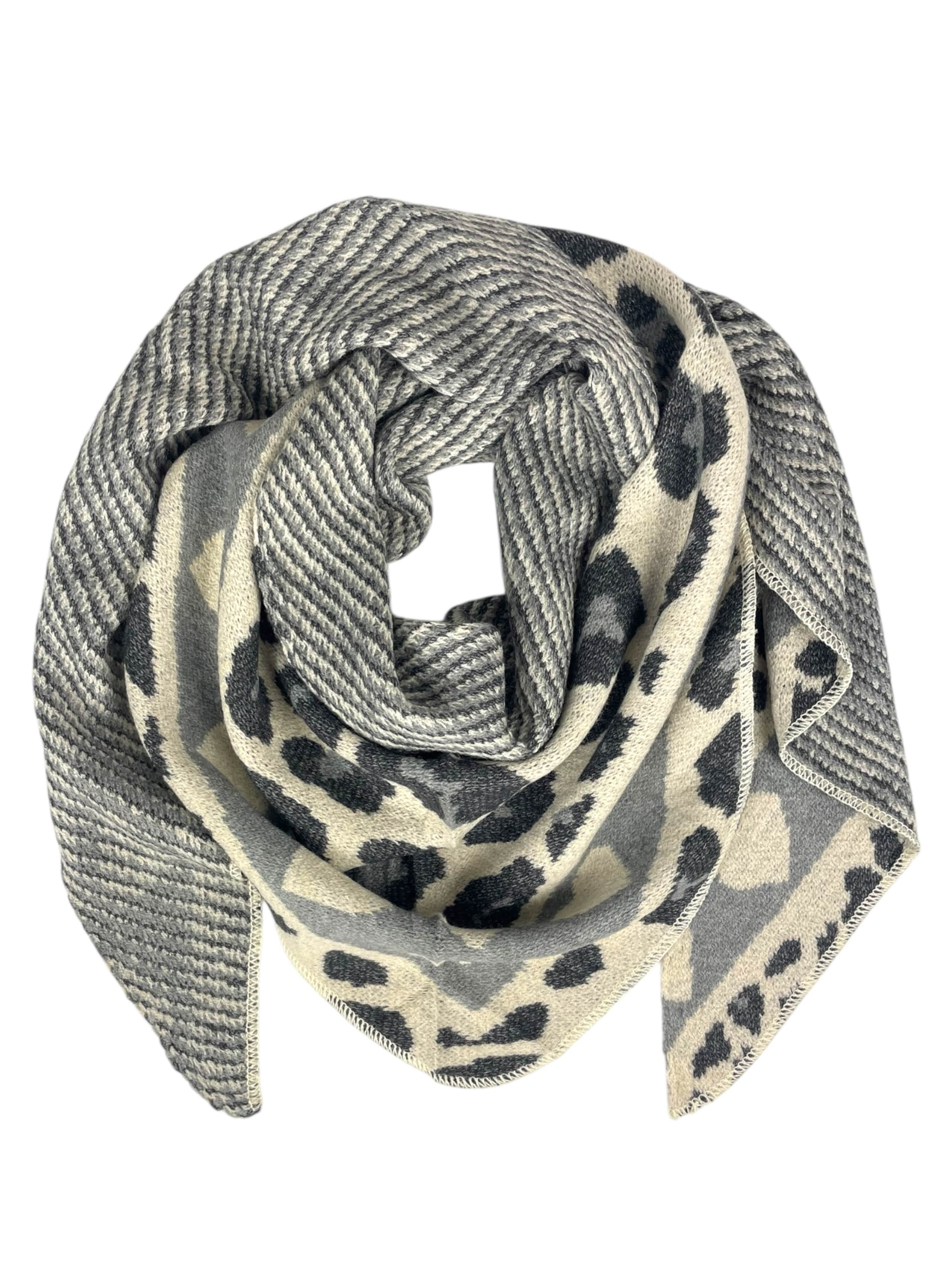 Kumixi Oversized Scarf 'Leo' in Beige: front