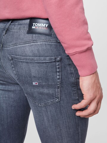 Tommy Jeans Slimfit Jeans 'Scanton' in Grau