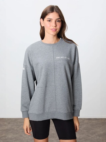 Tommy Life - Sweatshirt em cinzento: frente