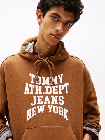 Tommy Jeans Tréning póló '90S VARSITY' - barna