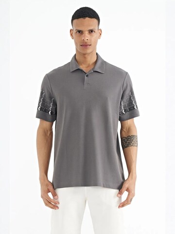 Tommy Life Shirt in Grey: front