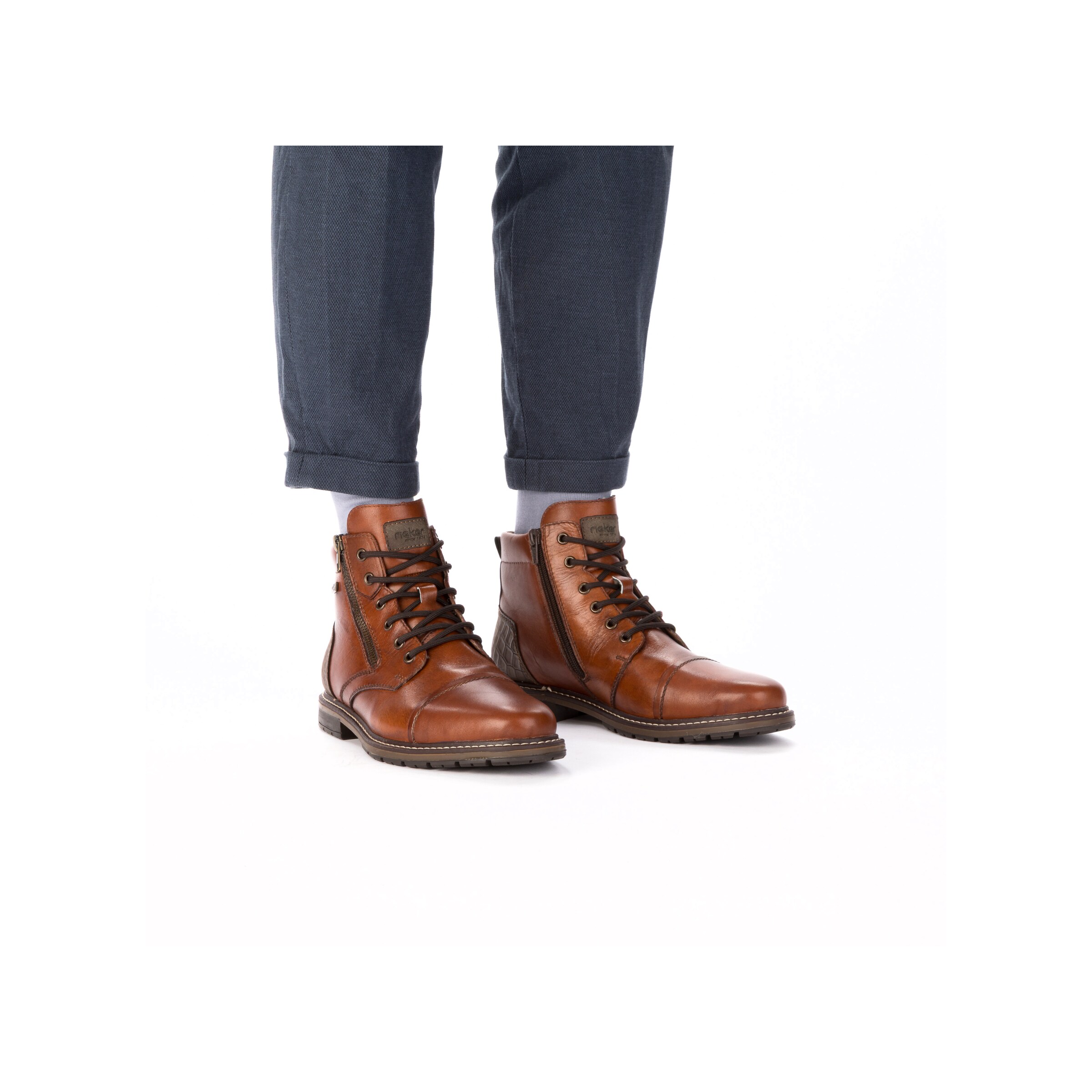 Bottes à lacets Rieker en marron : devant