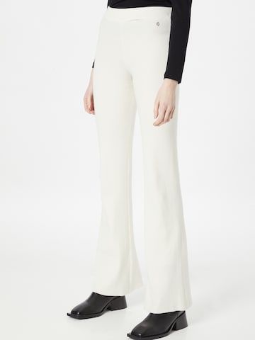 évasé Pantalon GUESS en blanc : devant