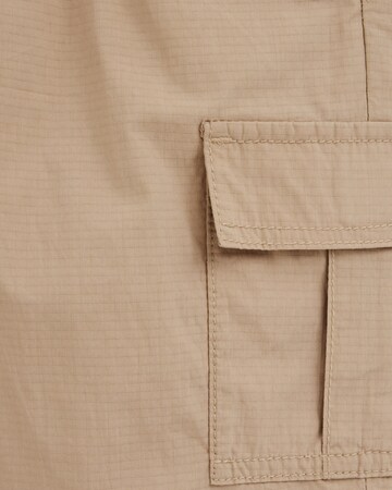 Largi Pantaloni de la WE Fashion pe bej