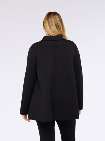 Cappotto invernale di Fiorella Rubino in nero