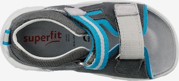 SUPERFIT - Zapatos abiertos 'Flow' en gris