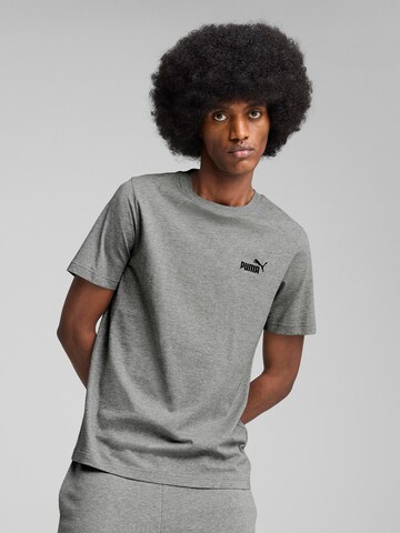 PUMA Функциональная футболка 'ESS No. 1' в Серый: спереди