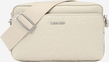 Sac à bandoulière Calvin Klein en beige : devant