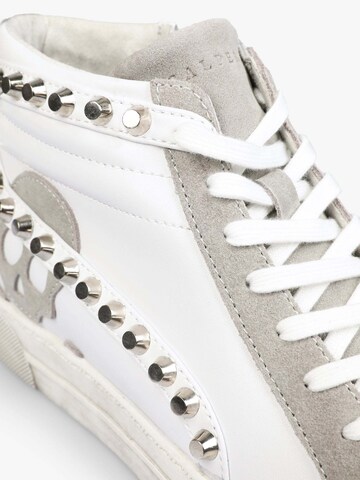 Scalpers Sneaker 'Studs' in Grau