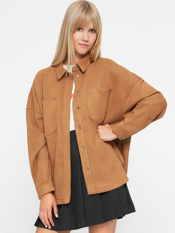Veste mi-saison 'ONLJANINE-STINA' ONLY en marron
