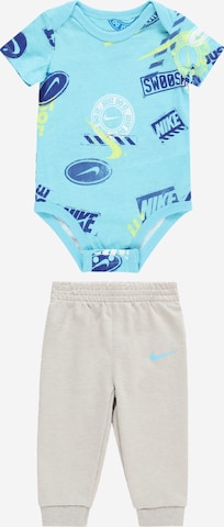 Nike Sportswear Комплект в сиво: отпред