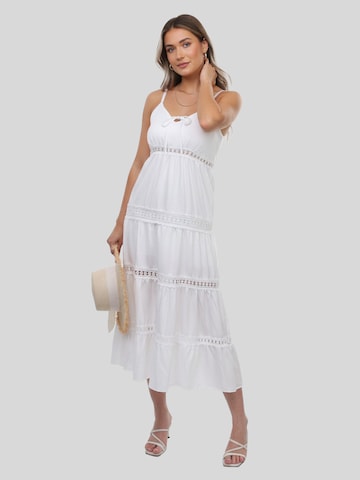 LapaPlus Summer Dress in White: front