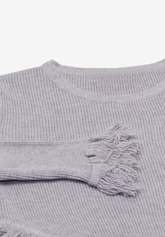 swirly Sweater in Grey