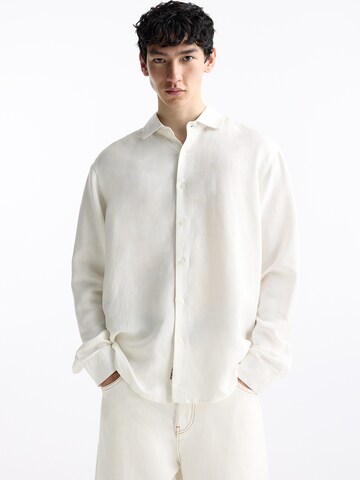 Pull&Bear Comfort fit Koszula w kolorze biały: przód