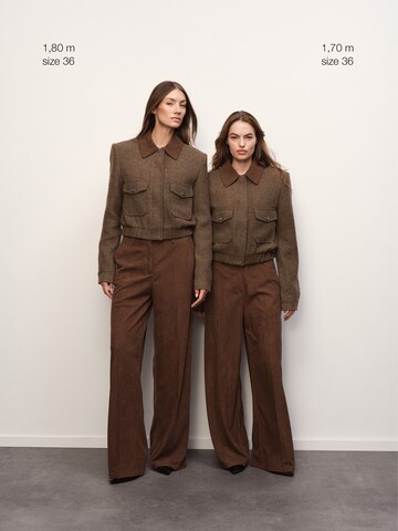 RÆRE by Lorena Rae - Casaco meia-estação em castanho