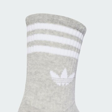 Chaussettes ADIDAS ORIGINALS en gris