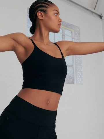 Top sportivo di Next in nero: frontale