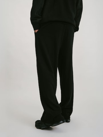 NCO - regular Pantalón en negro