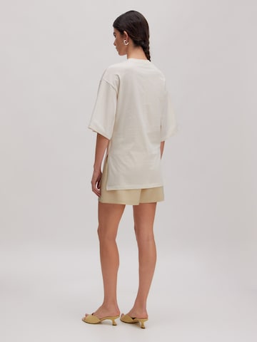 EDITED Футболка 'Derya' в Белый