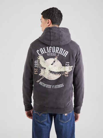 GUESS Sweatshirt 'HERON' in Schwarz: Vorderseite