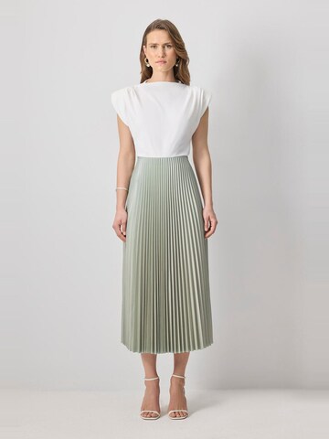 Touche Prive Skirt in Green: front
