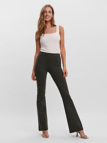 VERO MODA - Acampanado Pantalón 'Kamma' en 