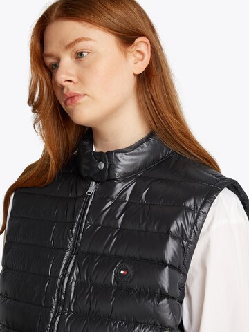 Vestă de la Tommy Hilfiger Curve pe negru