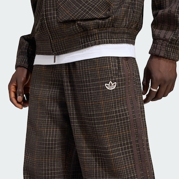 ADIDAS ORIGINALSregular Hlače 'Winter Club' - smeđa boja