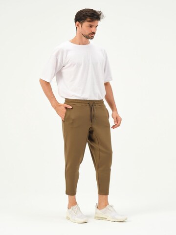 C&City Tapered Trousers in Green