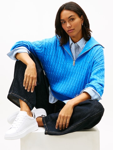 TOMMY HILFIGER Σνίκερ χαμηλό 'CHIC' σε λευκό