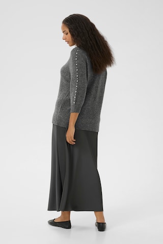 KAFFE CURVE Pullover i grå