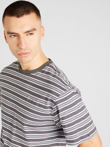 Tricou de la Denim Project pe gri