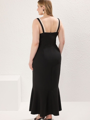 Trendyol Curve Dress in Black