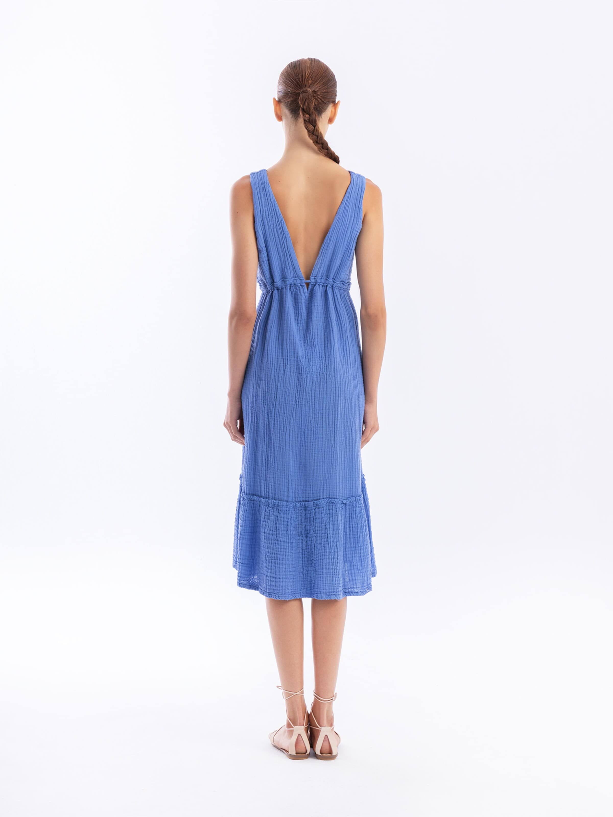 Haris Cotton Dress 'Sleeveless Dress in Textured Cotton with Deep V Neck' in Blue