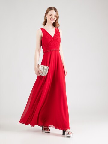 Rochie de seară de la Vera Mont pe roșu