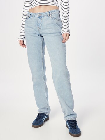 Monki Regular Jeans in Blauw: voorkant