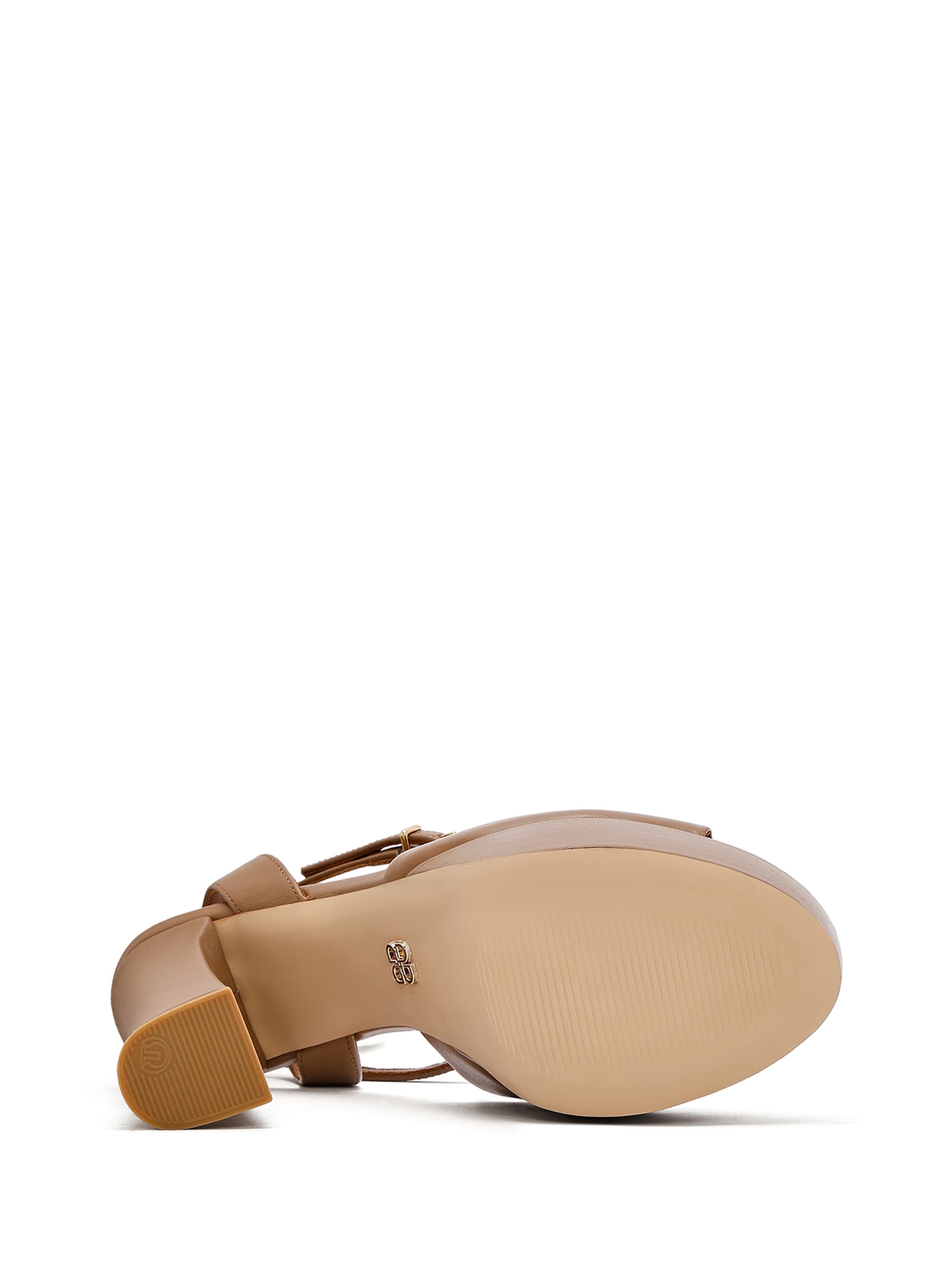 Sandalo con cinturino di Derimod in beige